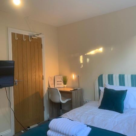 רדינג Cosy Room With Private Entrance & Ensuite מראה חיצוני תמונה