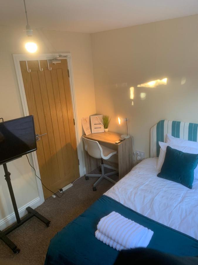 רדינג Cosy Room With Private Entrance & Ensuite מראה חיצוני תמונה