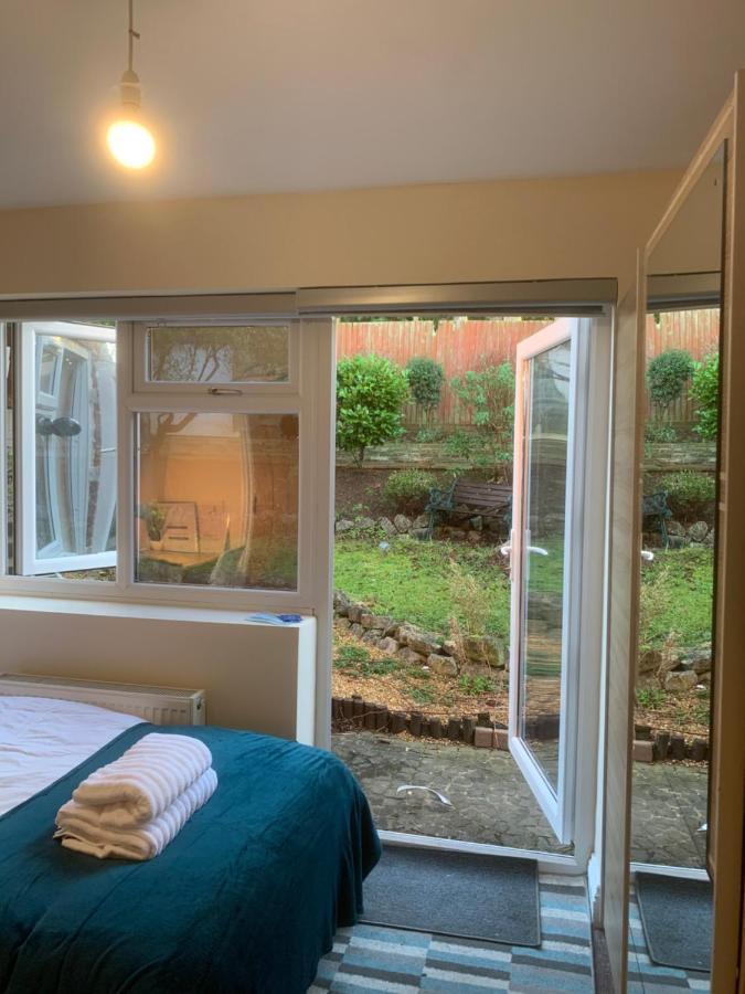 רדינג Cosy Room With Private Entrance & Ensuite מראה חיצוני תמונה